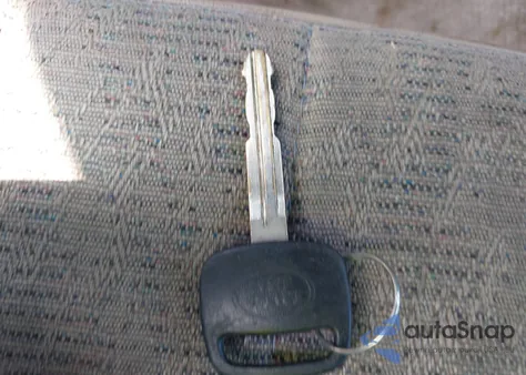 1999 Toyota Tacoma Xtracab z USA, uszkodzony, nr VIN 4TAVL52N2XZ416958